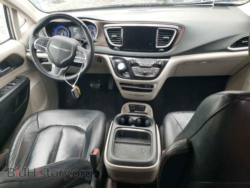 2017 Chrysler PACIFICA (VIN 2C4RC1BG1HR591178) — photo 8 of 13