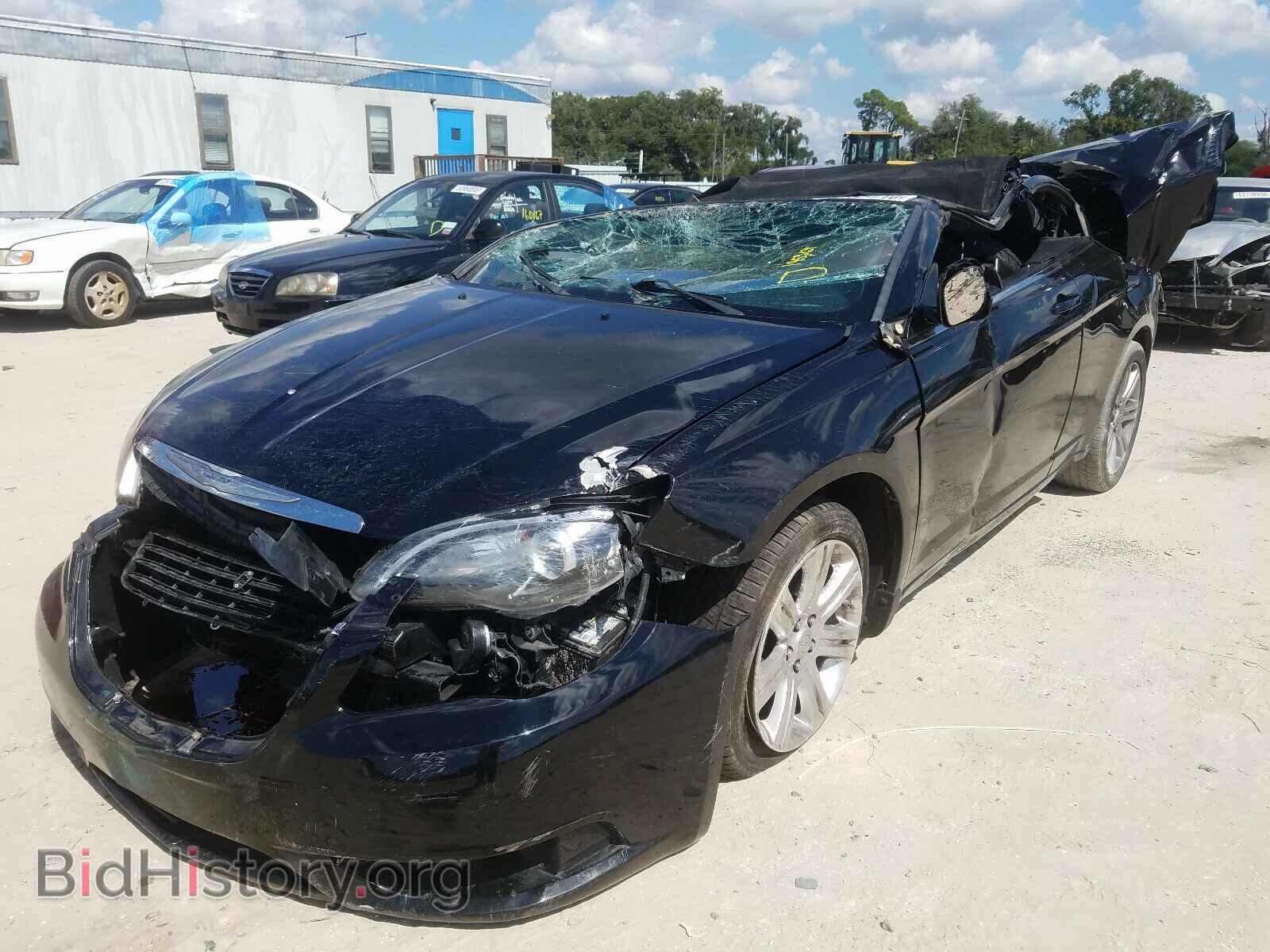 2011 CHRYSLER 200 - VIN: 1C3BC2EB3BN597371 - Фото 2
