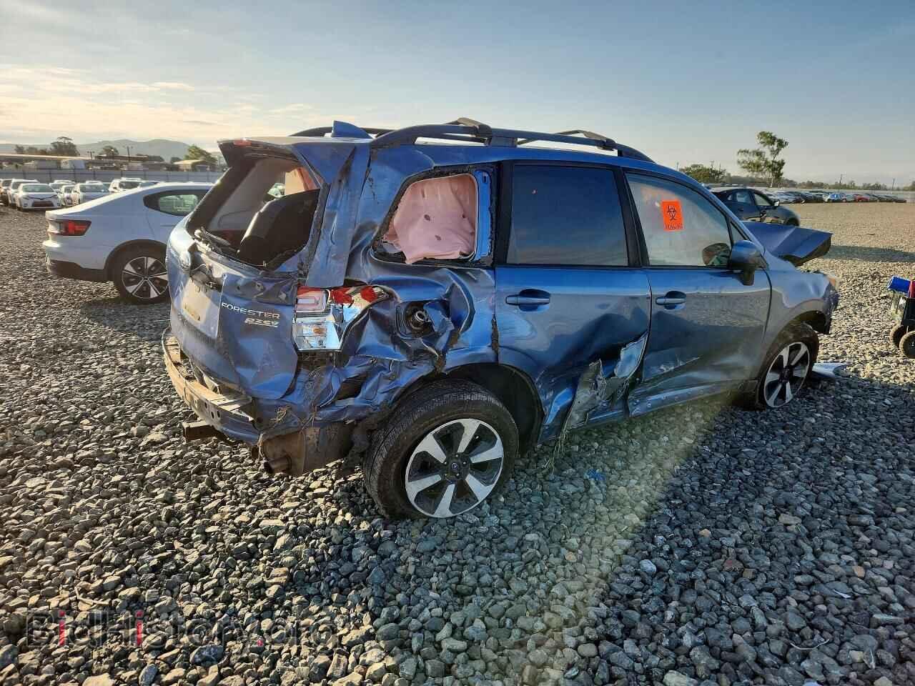 2017 SUBARU FORESTER - VIN: JF2SJAECXHH439753 - Фото 3