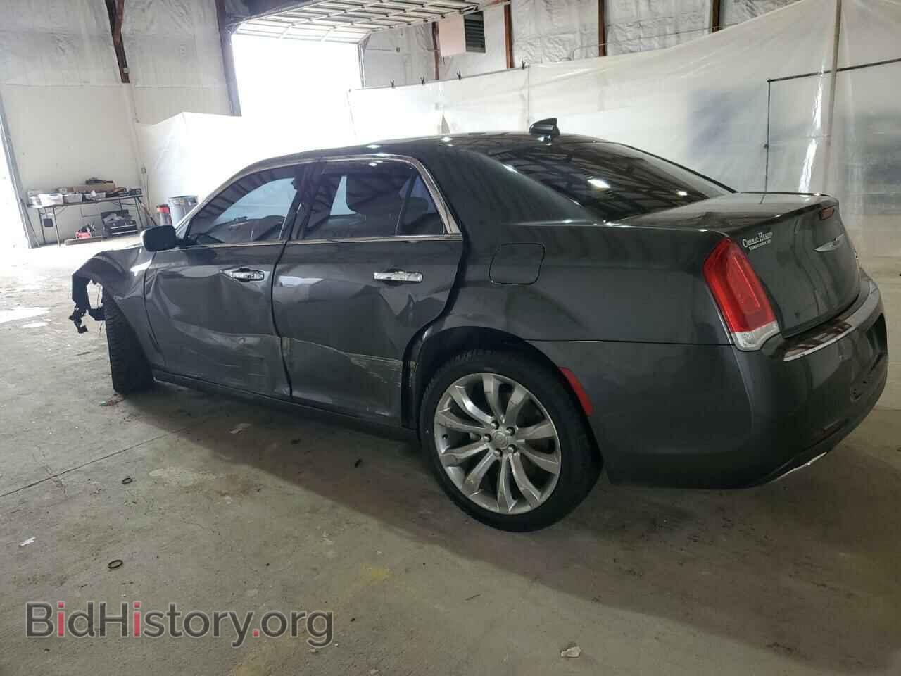 2019 CHRYSLER 300 - VIN: 2C3CCAEG3KH563000 - Фото 2
