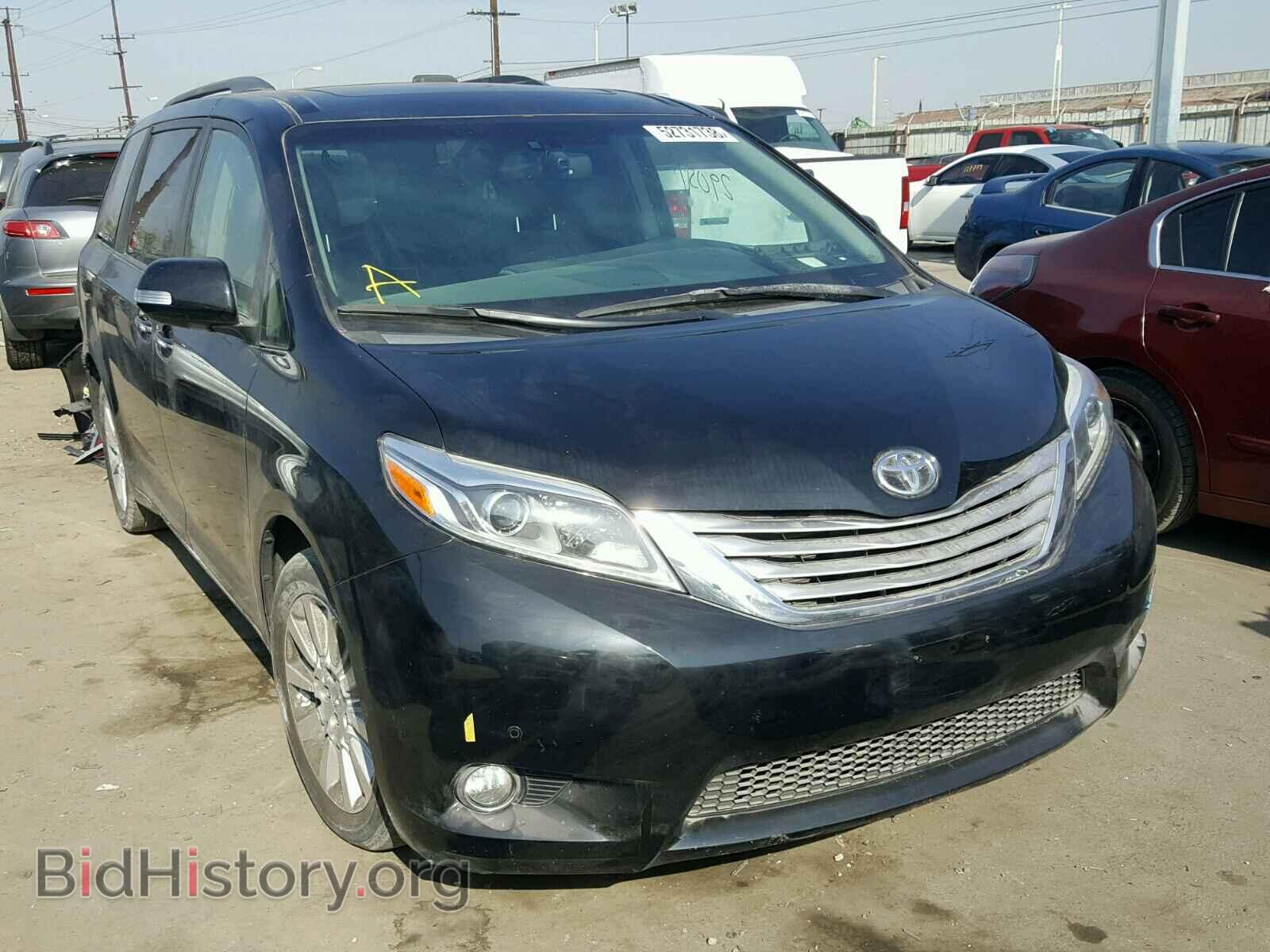 Photo  - TOYOTA SIENNA XLE 2015