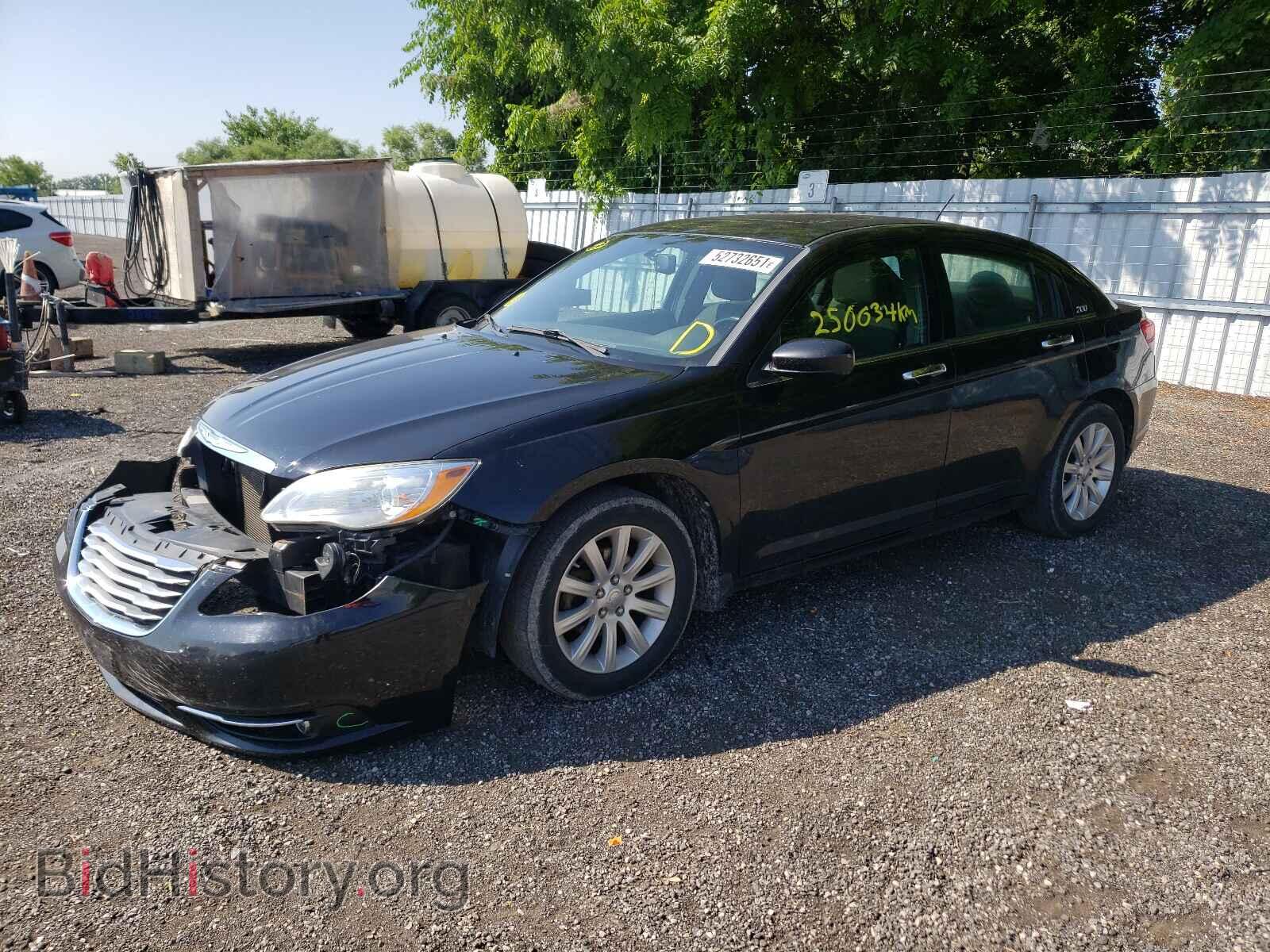 2011 CHRYSLER 200 - VIN: 1C3BC2FG0BN599332 - Фото 2
