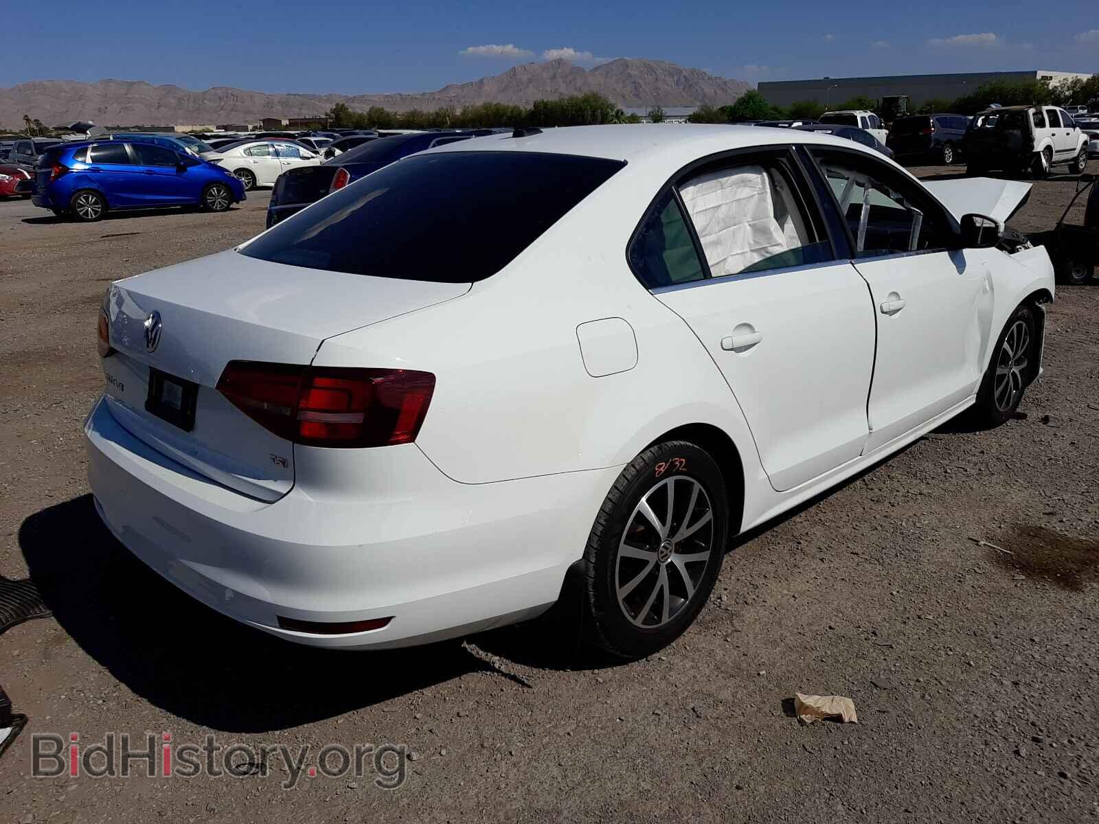 2017 VOLKSWAGEN JETTA - VIN: 3VWDB7AJ7HM241846 - Фото 4