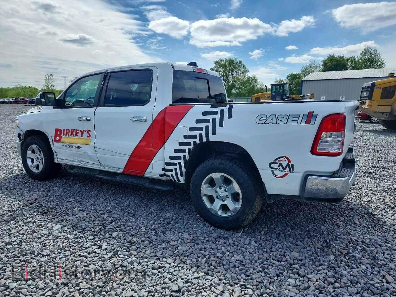 2019 RAM 1500 - VIN: 1C6SRFGT4KN605122 - Photo 2