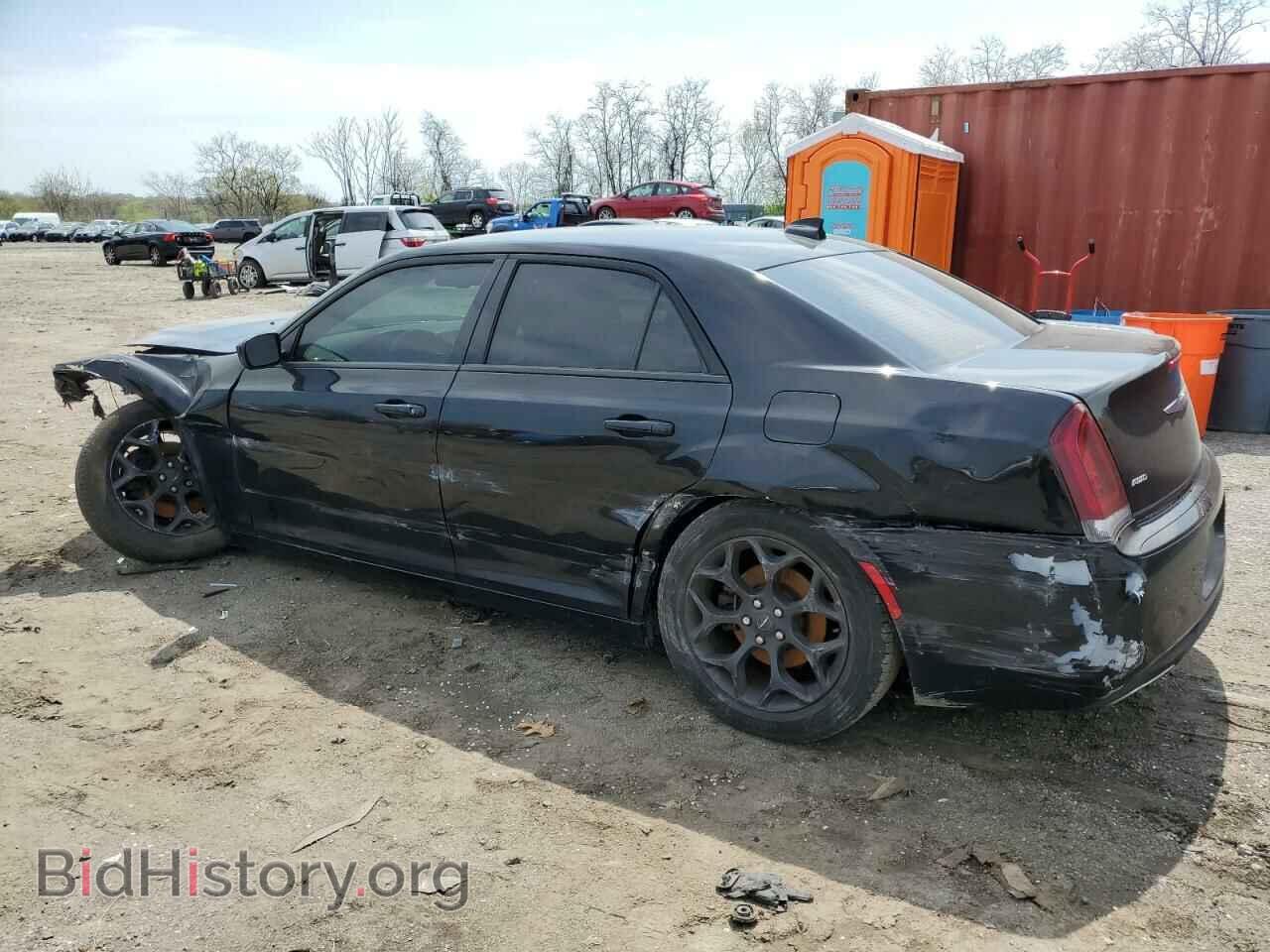 2019 CHRYSLER 300 - VIN: 2C3CCAGG3KH632149 - Фото 2
