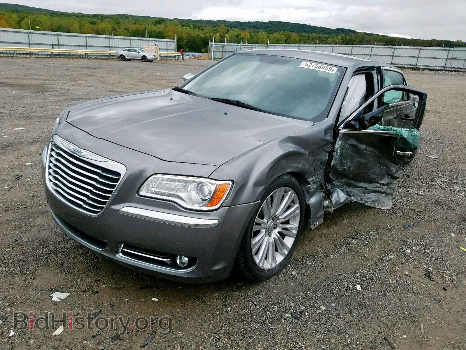 2011 CHRYSLER 300 - VIN: 2C3CA5CGXBH574592 - Фото 2