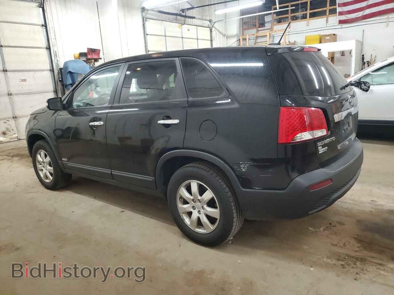 2011 KIA SORENTO - VIN: 5XYKTCA16BG155335 - Фото 2
