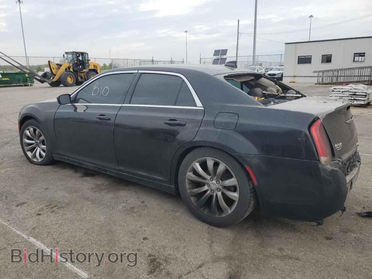 2019 CHRYSLER 300 - VIN: 2C3CCAAG4KH679165 - Фото 2