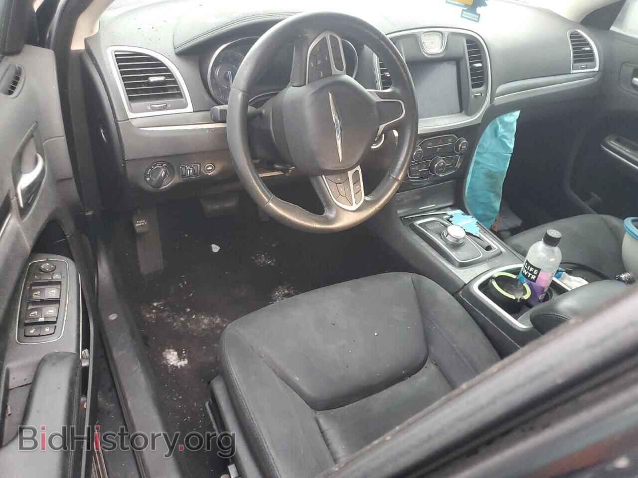 2019 CHRYSLER 300 - VIN: 2C3CCAAG4KH679165 - Фото 8