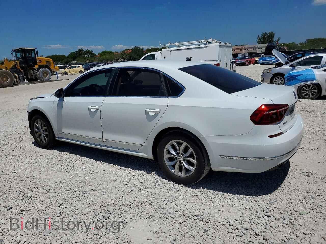 2017 VOLKSWAGEN PASSAT - VIN: 1VWAT7A34HC002919 - Фото 2