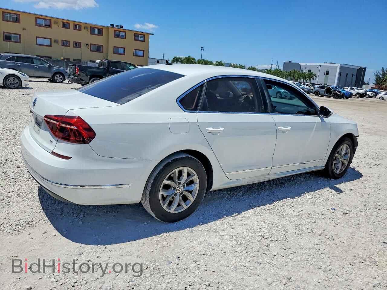 2017 VOLKSWAGEN PASSAT - VIN: 1VWAT7A34HC002919 - Фото 3
