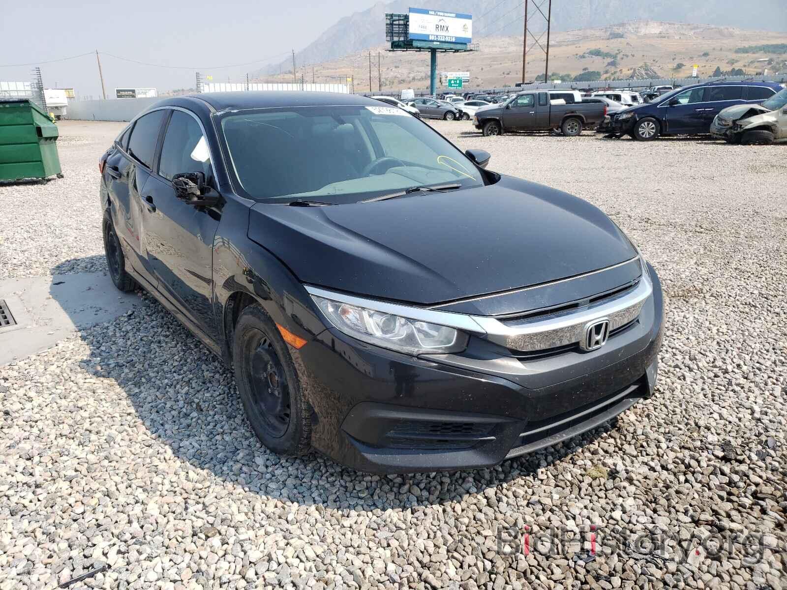 Photo 19XFC2E52JE027369 - HONDA CIVIC 2018