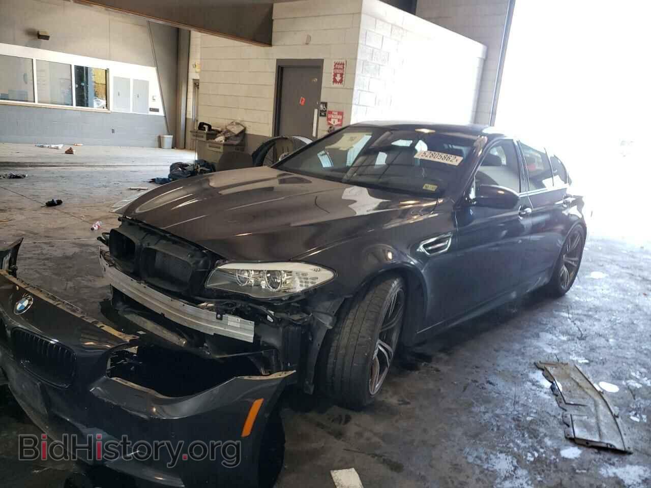 2013 BMW M5 - VIN: WBSFV9C57DD095977 - Фото 2