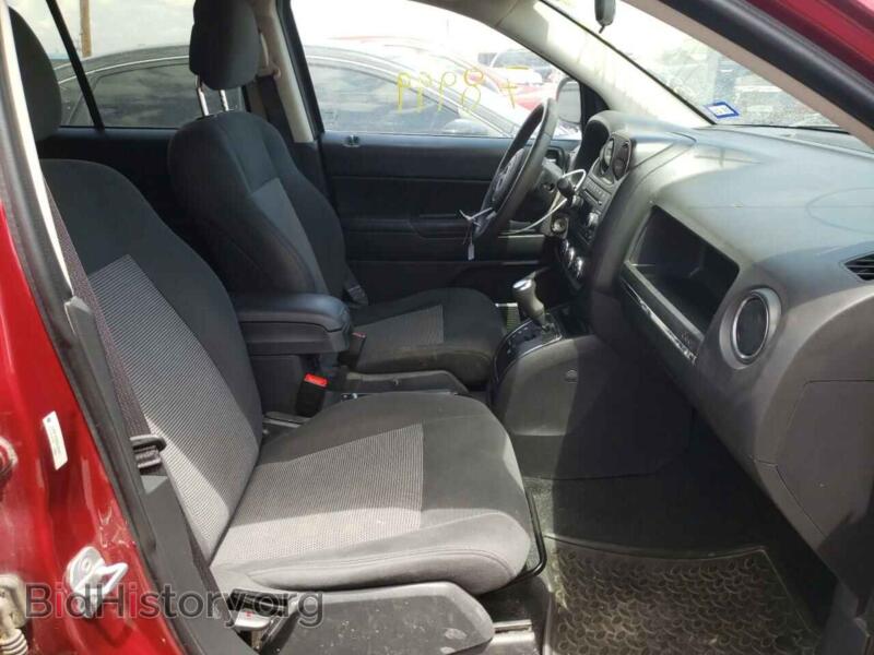 2011 Jeep COMPASS (VIN 1J4NF1FB8BD135574) — фото 5 из 10
