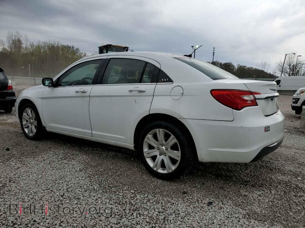 2013 CHRYSLER 200 - VIN: 1C3CCBBB0DN546731 - Фото 2