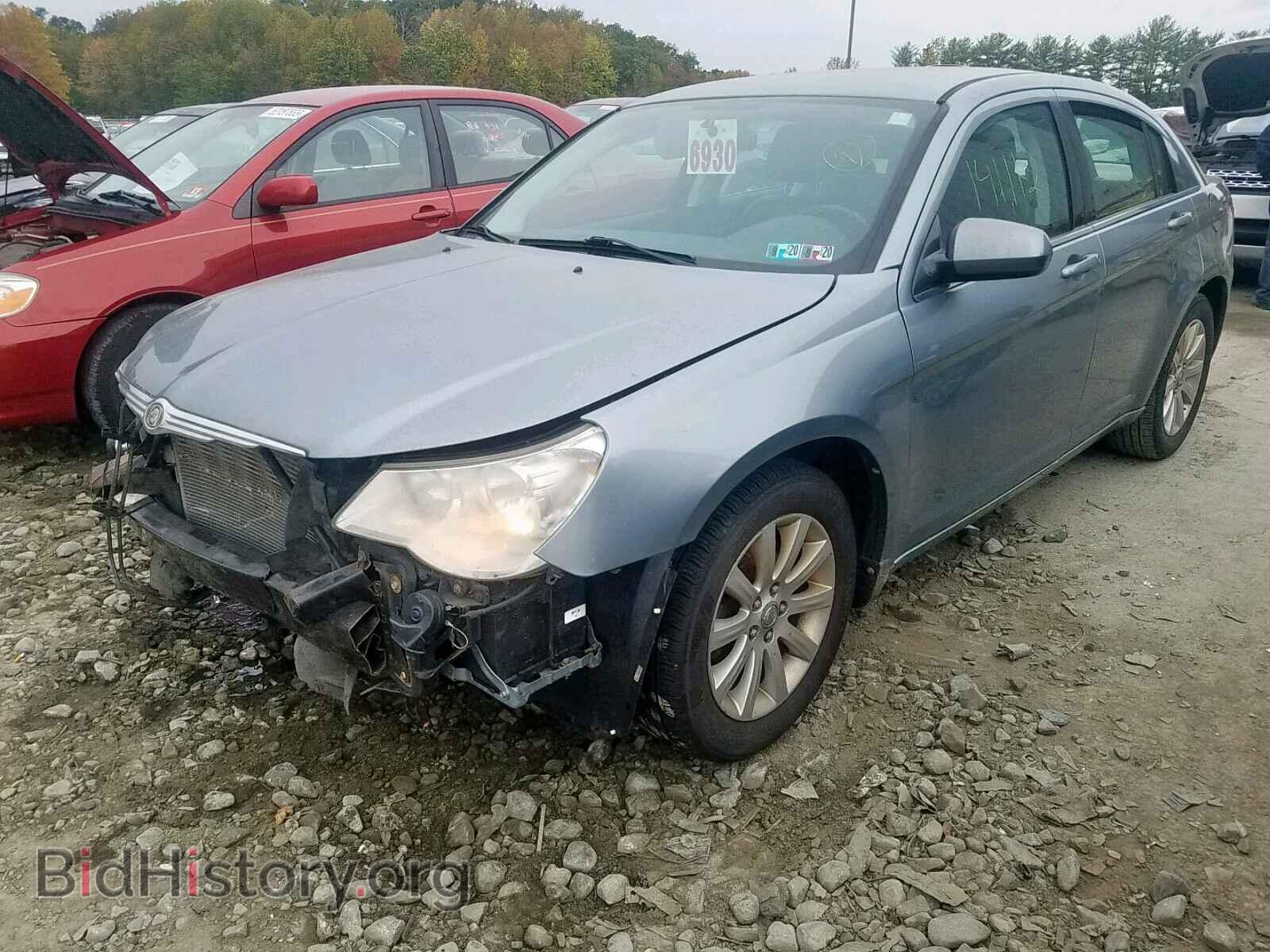 2010 CHRYSLER SEBRING - VIN: 1C3CC5FB2AN152526 - Фото 2