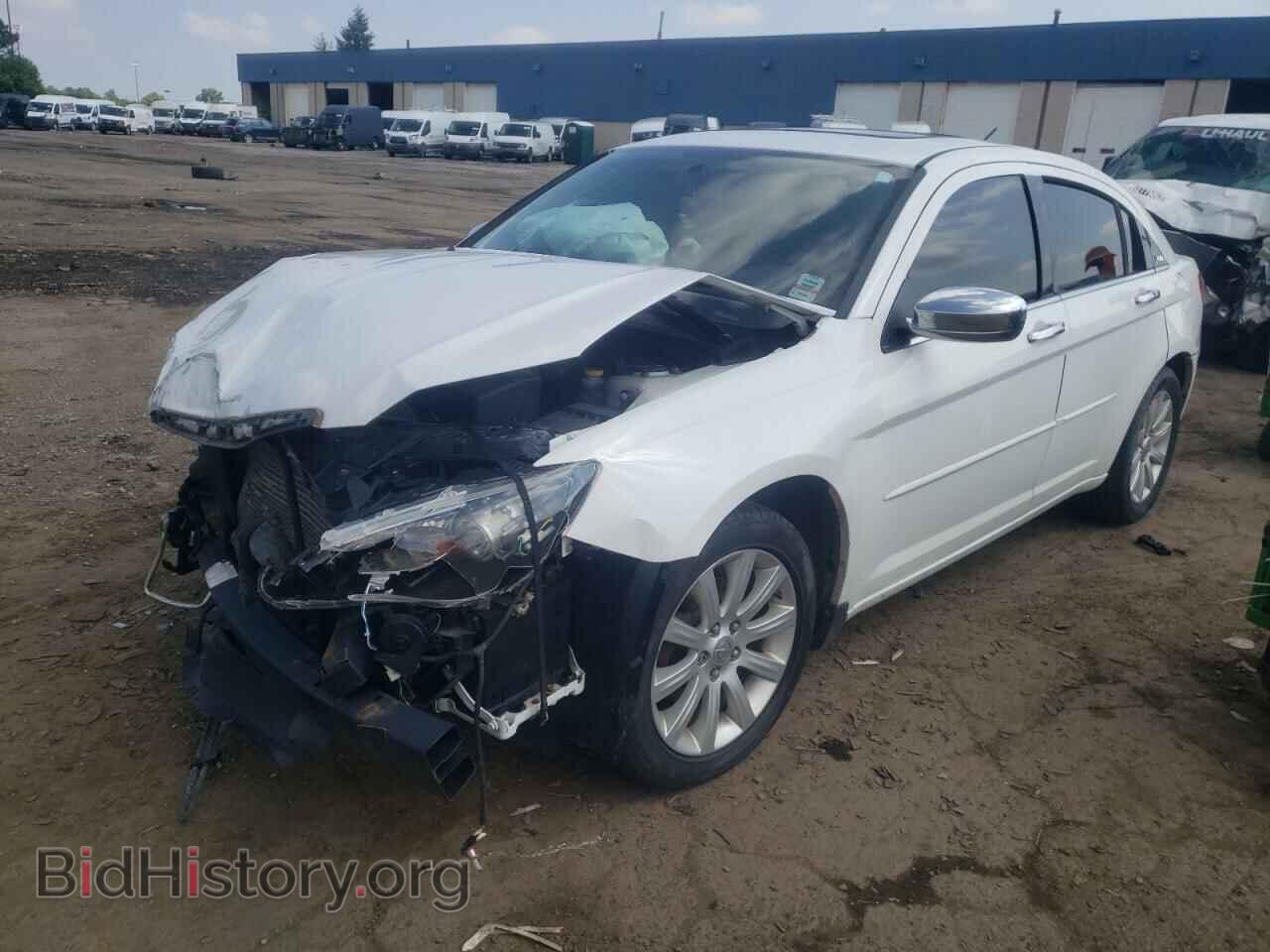 2013 CHRYSLER 200 - VIN: 1C3CCBCG7DN607891 - Фото 2