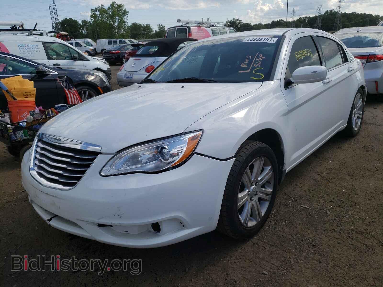 2013 CHRYSLER 200 - VIN: 1C3CCBAB1DN735700 - Фото 2