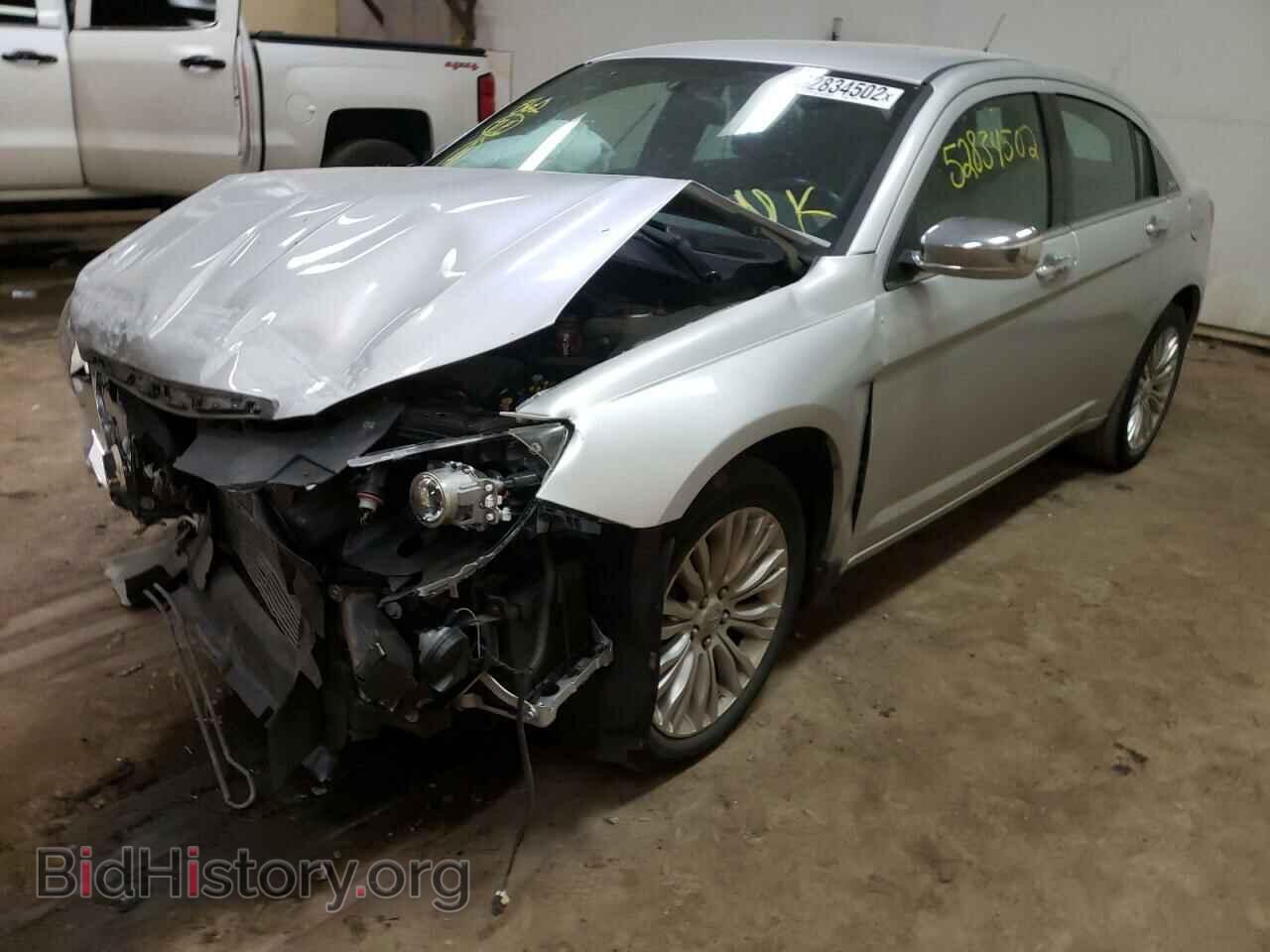2011 CHRYSLER 200 - VIN: 1C3BC2FB1BN525373 - Фото 2