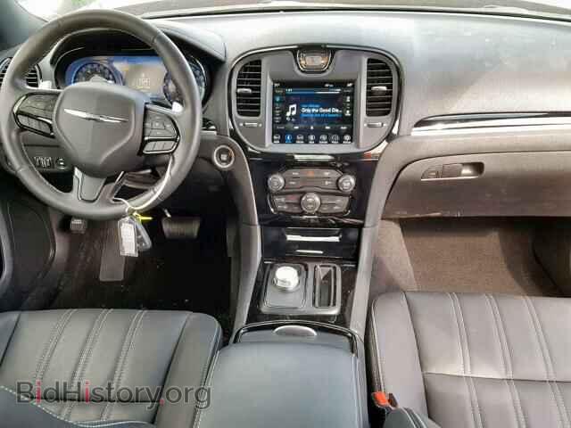 2019 CHRYSLER 300 - VIN: 2C3CCAGG4KH648540 - Фото 9