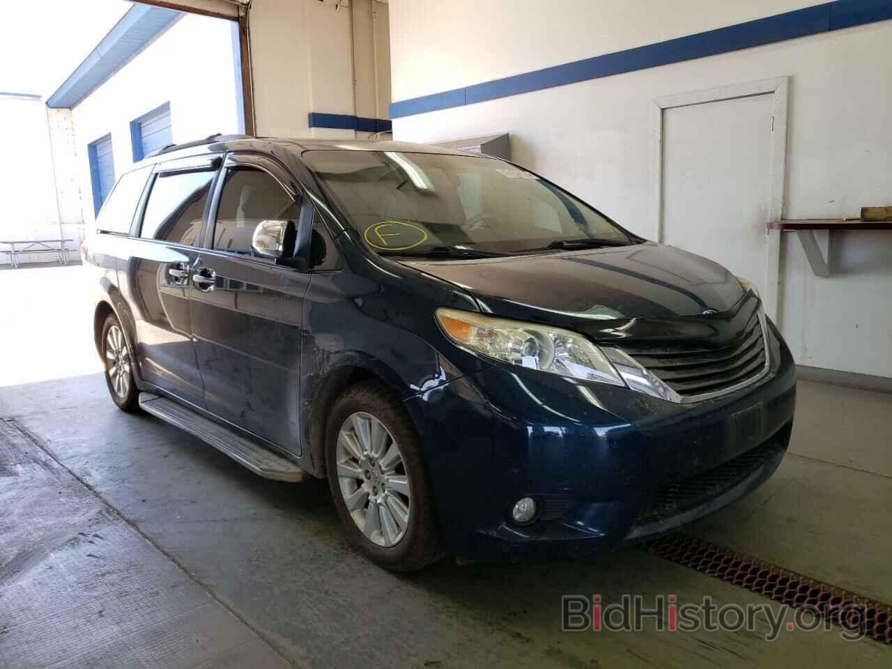 Photo 5TDYK3DC7BS044869 - TOYOTA SIENNA 2011