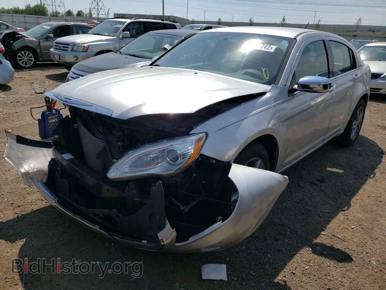 2012 CHRYSLER 200 - VIN: 1C3CCBCG0CN219223 - Фото 2