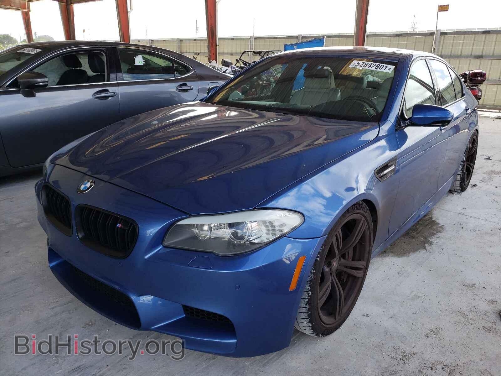 2013 BMW M5 - VIN: WBSFV9C59DC773618 - Фото 2