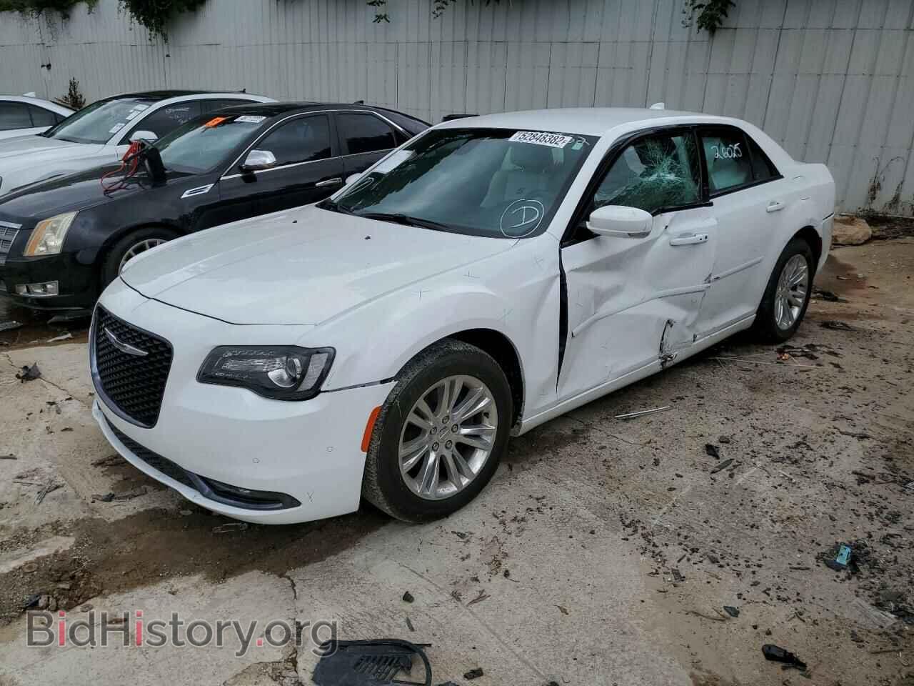 2017 CHRYSLER 300 - VIN: 2C3CCABG1HH526637 - Фото 2