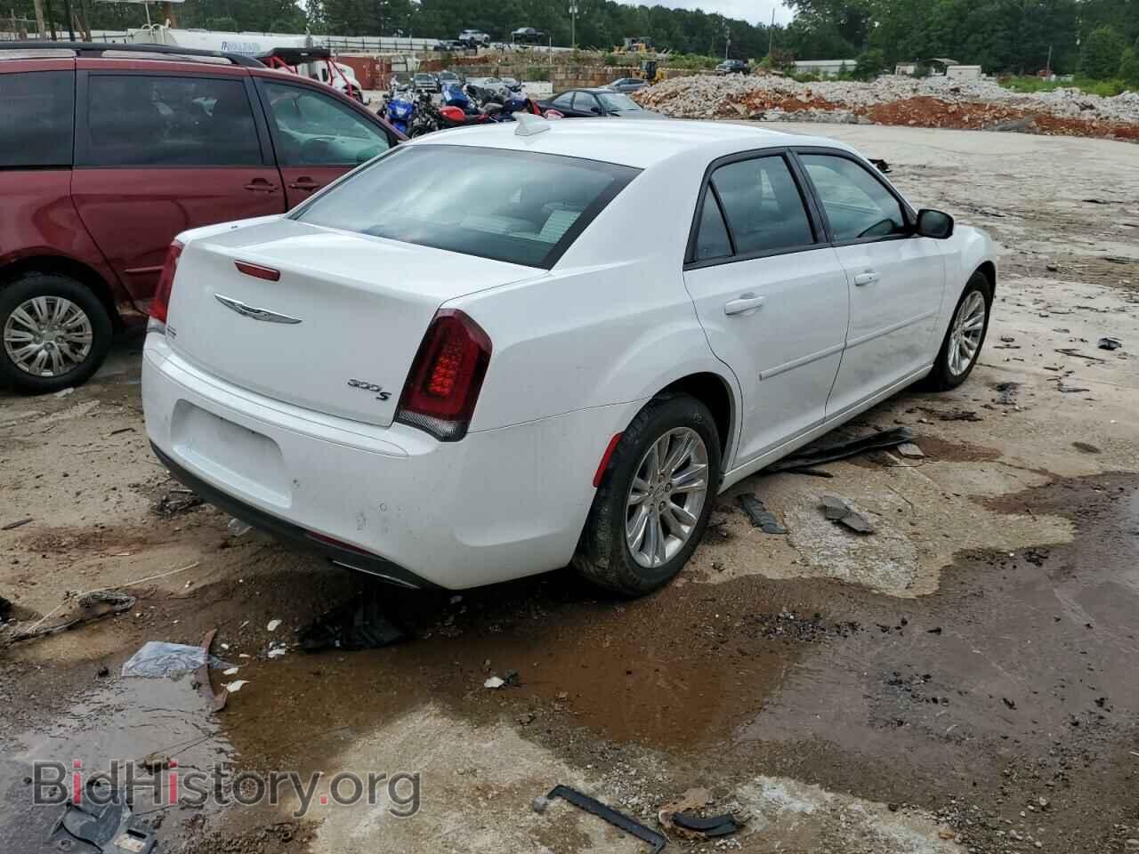 2017 CHRYSLER 300 - VIN: 2C3CCABG1HH526637 - Фото 4