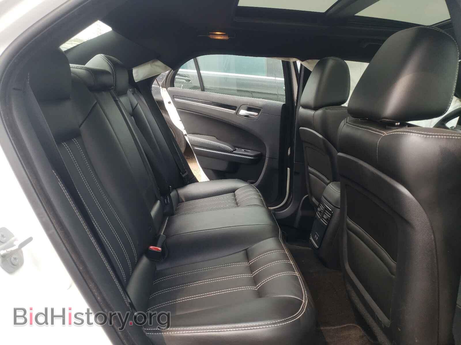 2019 CHRYSLER 300 - VIN: 2C3CCABT2KH580405 - Фото 6