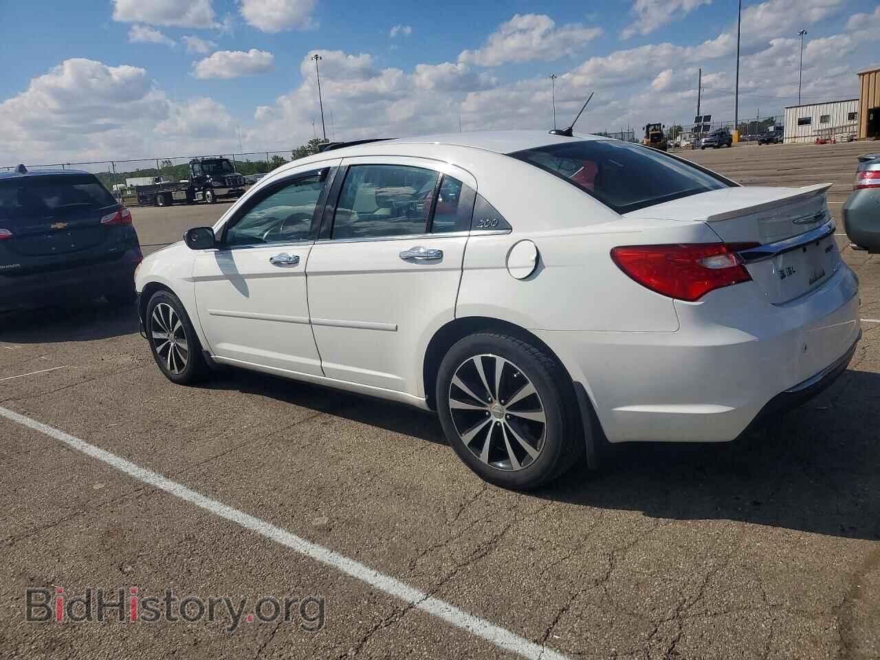 2011 CHRYSLER 200 - VIN: 1C3BC2FG1BN582460 - Фото 2