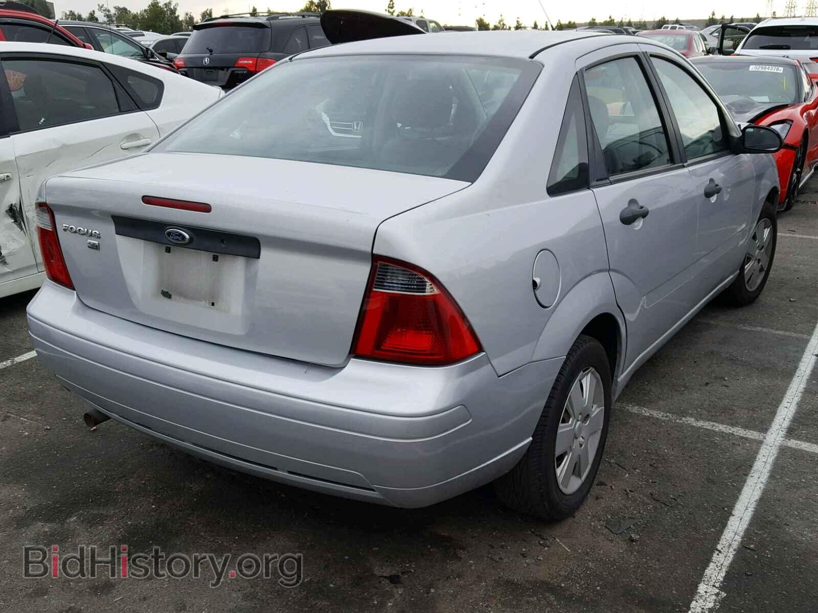 2007 FORD FOCUS - VIN: 1FAHP34NX7W249621 - Photo 4