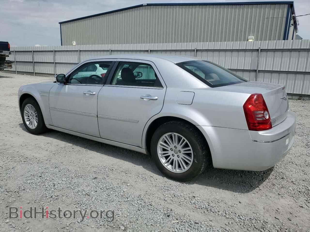 2010 CHRYSLER 300 - VIN: 2C3CA4CDXAH215452 - Фото 2