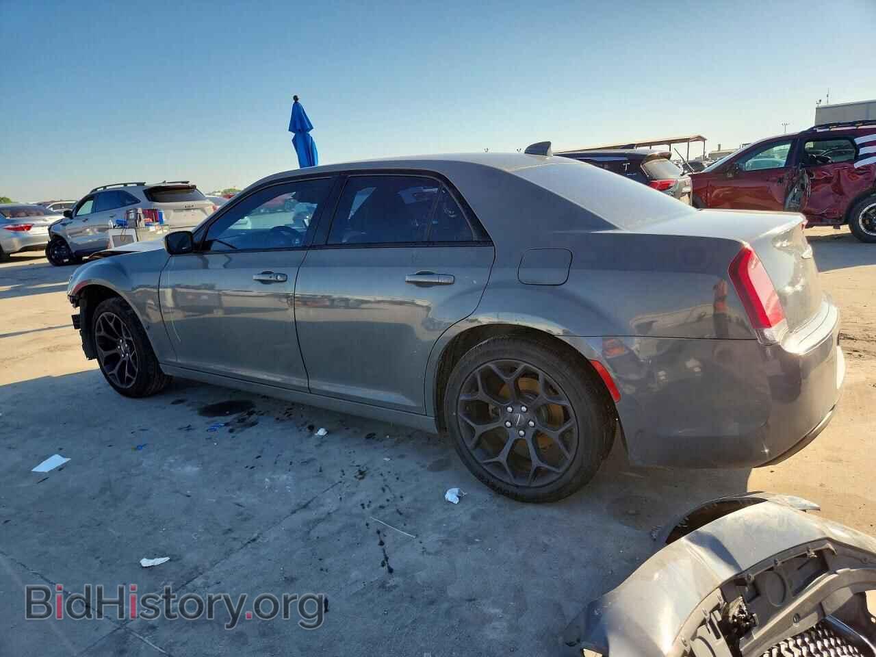 2019 CHRYSLER 300 - VIN: 2C3CCABG4KH516112 - Photo 2