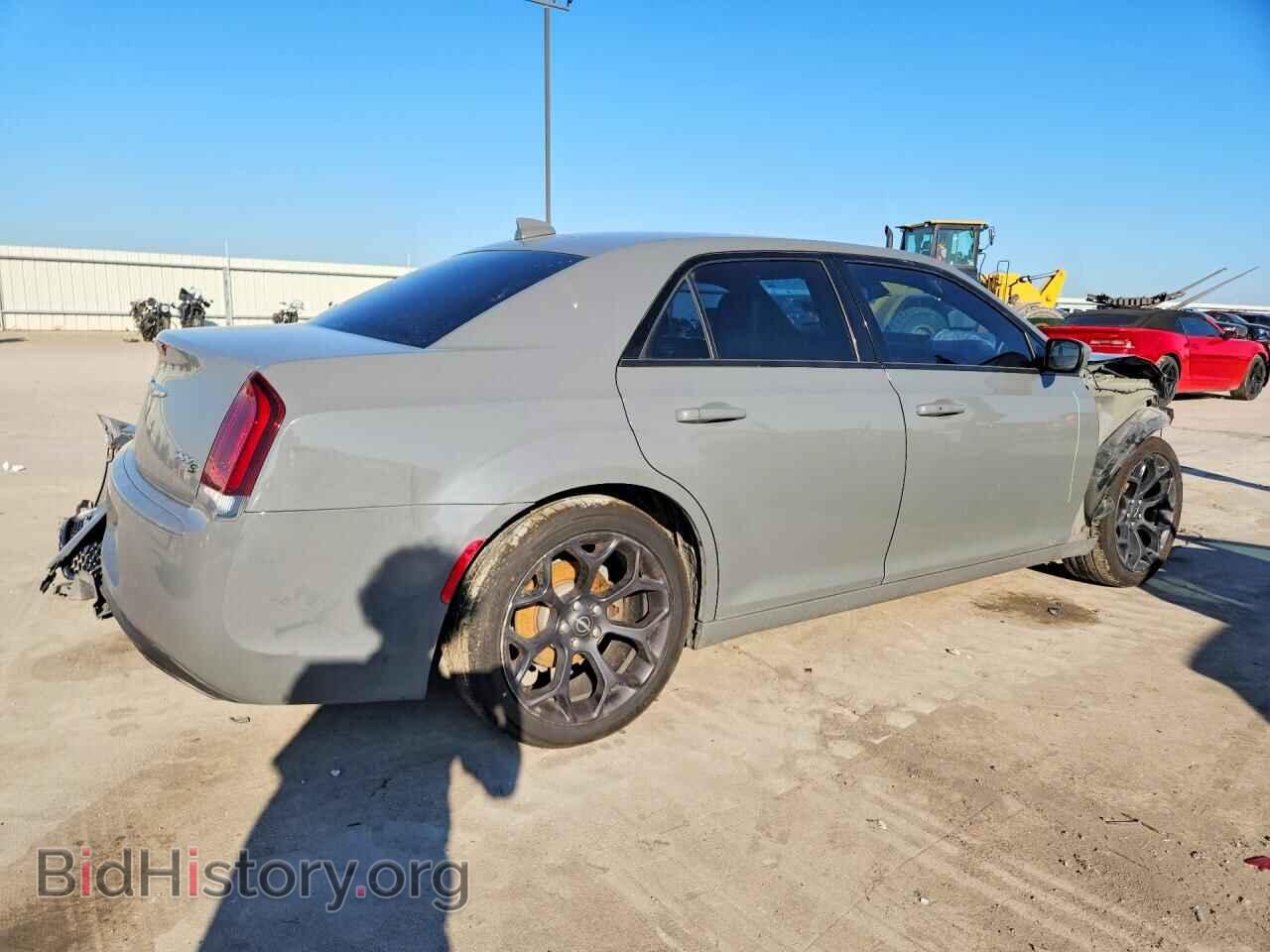 2019 CHRYSLER 300 - VIN: 2C3CCABG4KH516112 - Photo 3