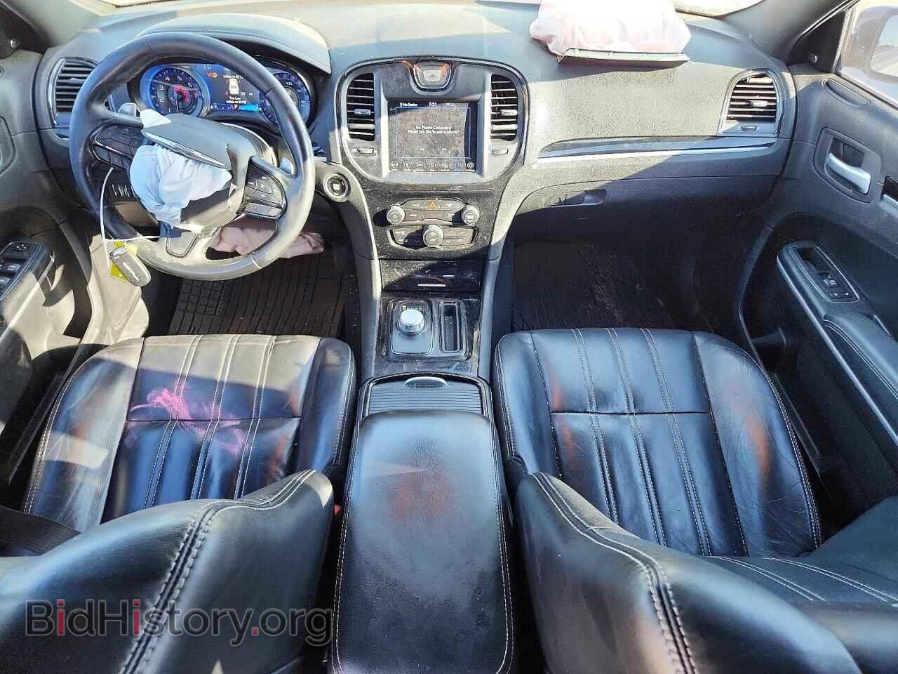2019 CHRYSLER 300 - VIN: 2C3CCABG4KH516112 - Photo 8