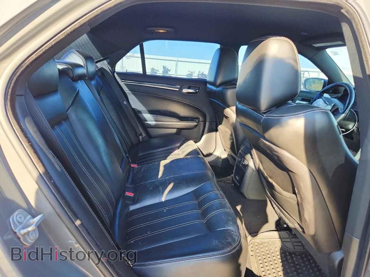 2019 CHRYSLER 300 - VIN: 2C3CCABG4KH516112 - Photo 10