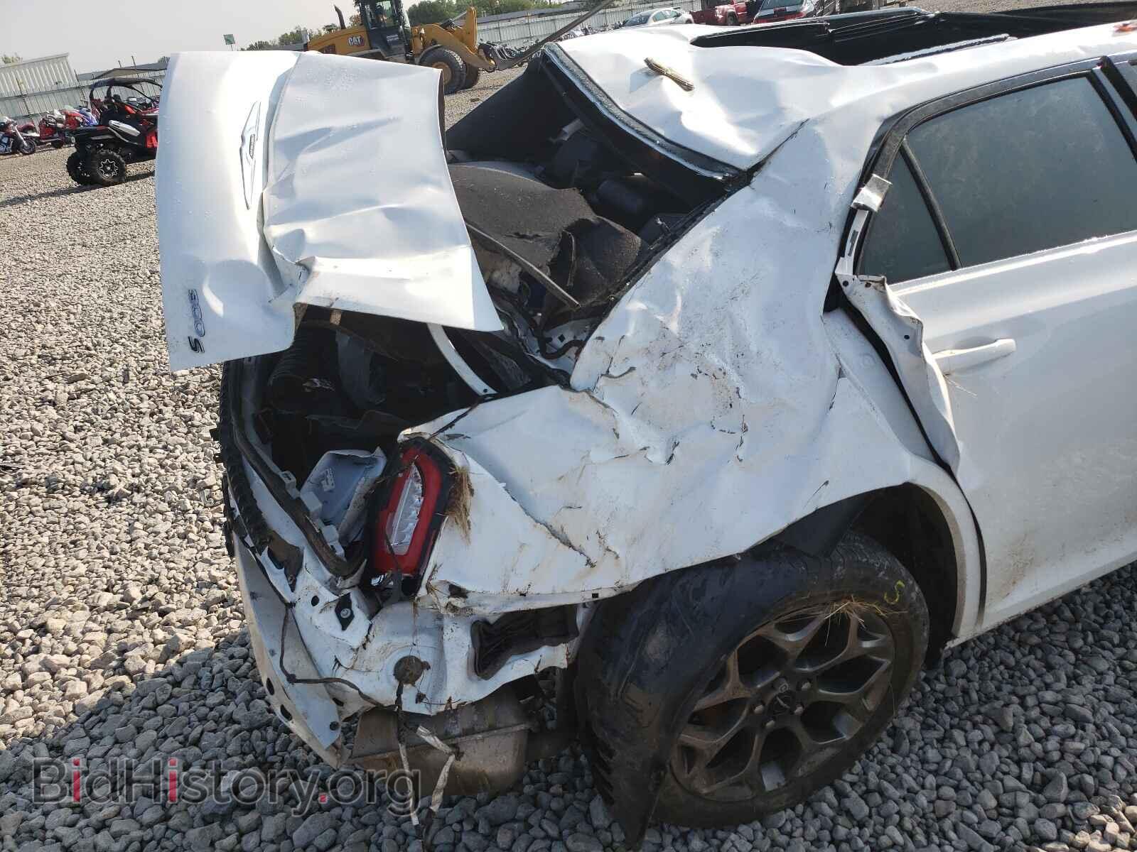 2015 CHRYSLER 300 - VIN: 2C3CCAGG6FH882958 - Фото 9