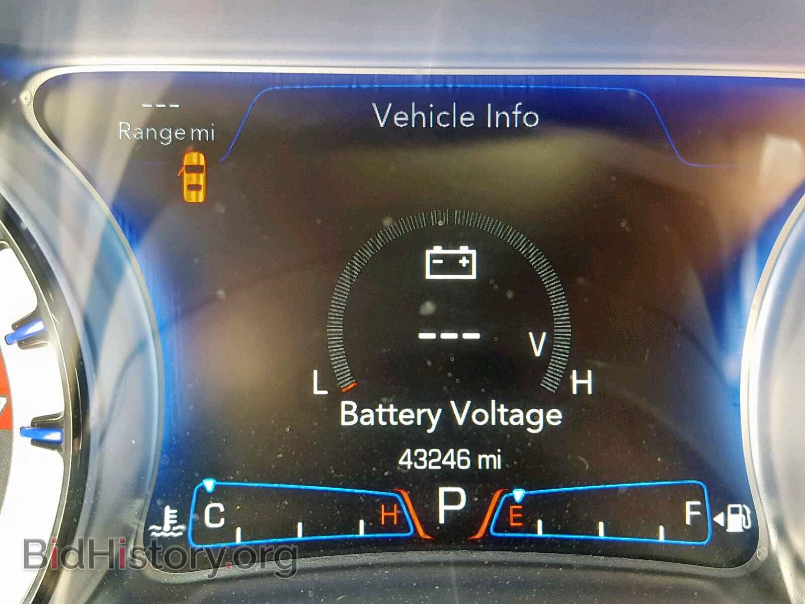 2017 CHRYSLER 300 - VIN: 2C3CCABTXHH657921 - Фото 8
