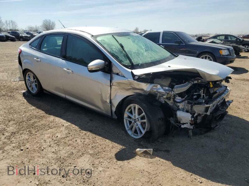 2017 Ford FOCUS (VIN 1FADP3F28HL243076) — photo 4 of 15