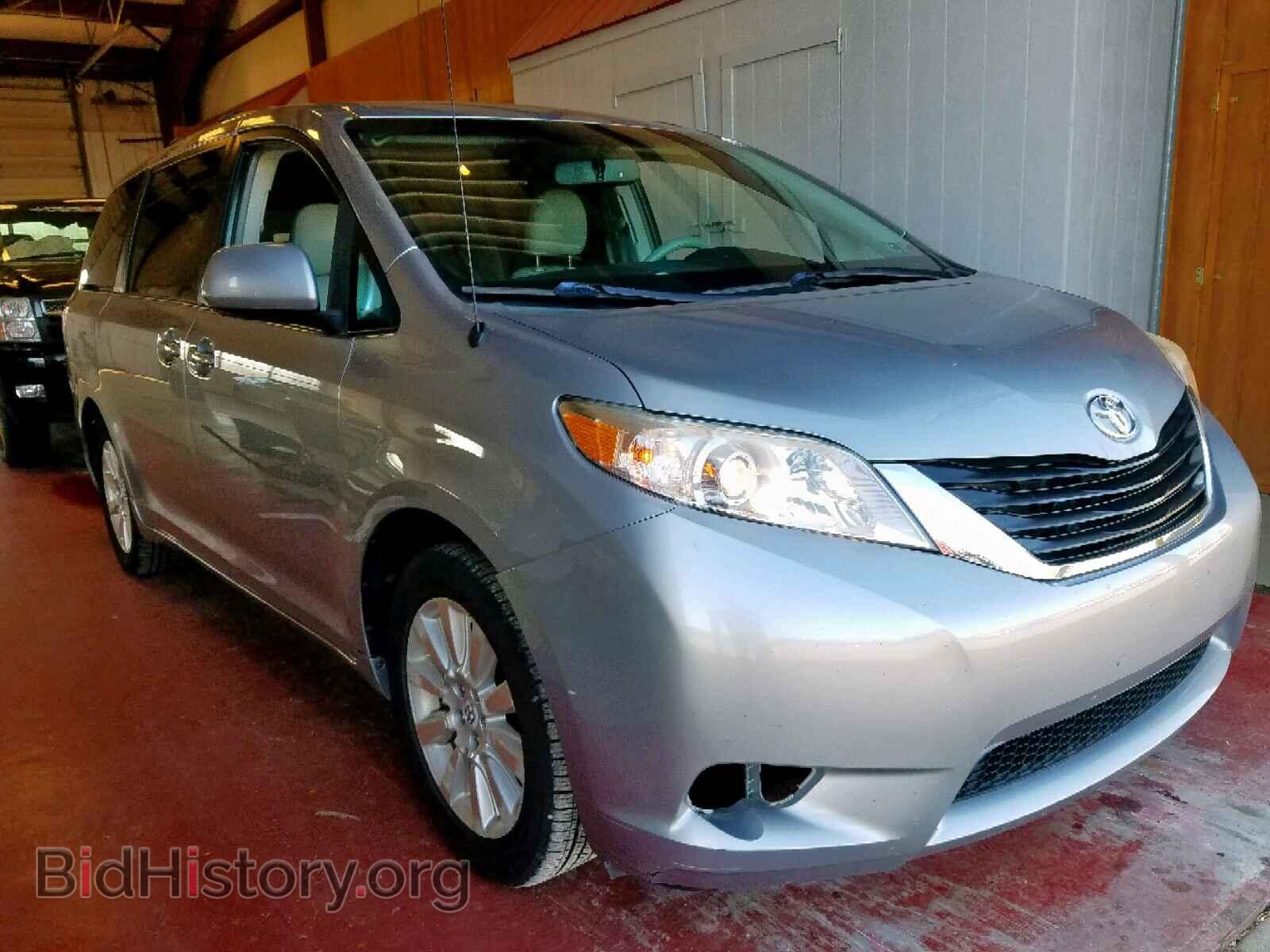 Photo 5TDJK3DC0BS008099 - TOYOTA SIENNA LE 2011