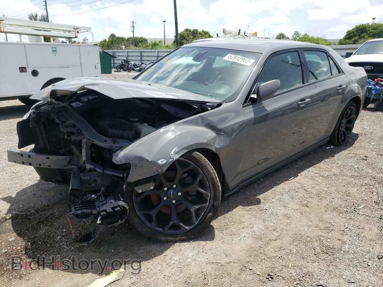 2019 CHRYSLER 300 - VIN: 2C3CCABG4KH708260 - Фото 2