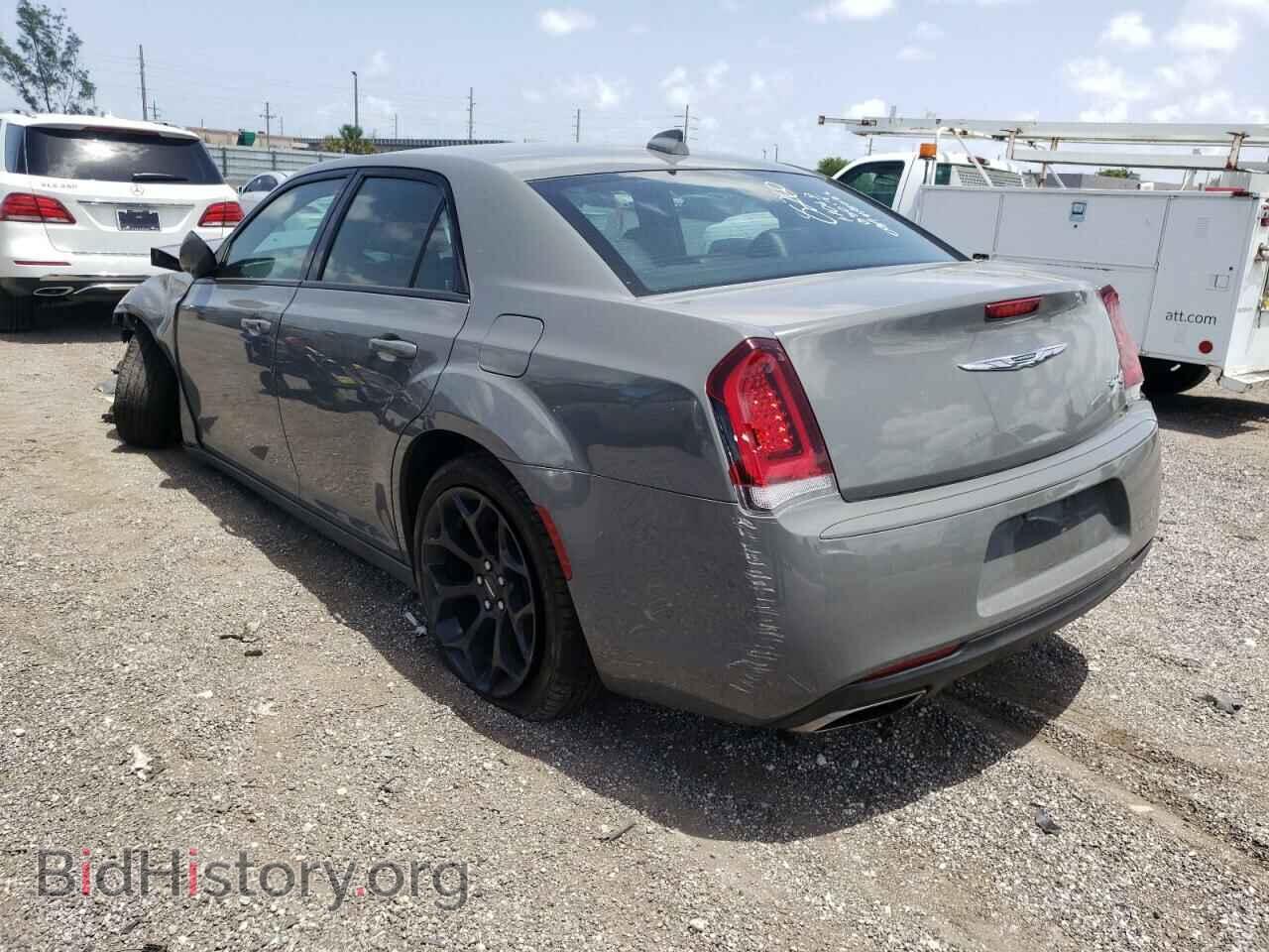 2019 CHRYSLER 300 - VIN: 2C3CCABG4KH708260 - Фото 3