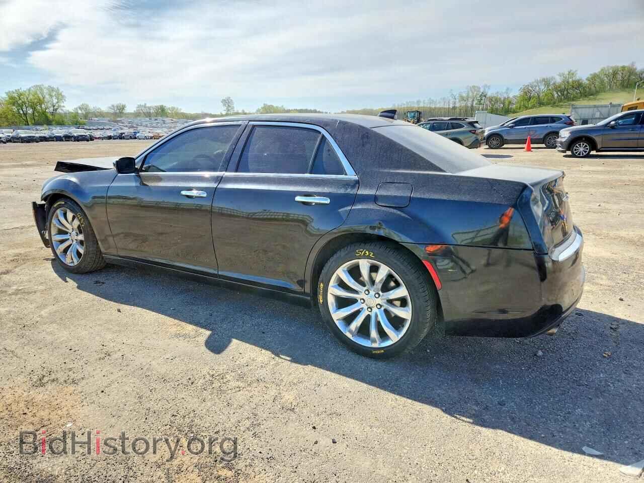 2019 CHRYSLER 300 - VIN: 2C3CCAEG0KH589828 - Фото 2