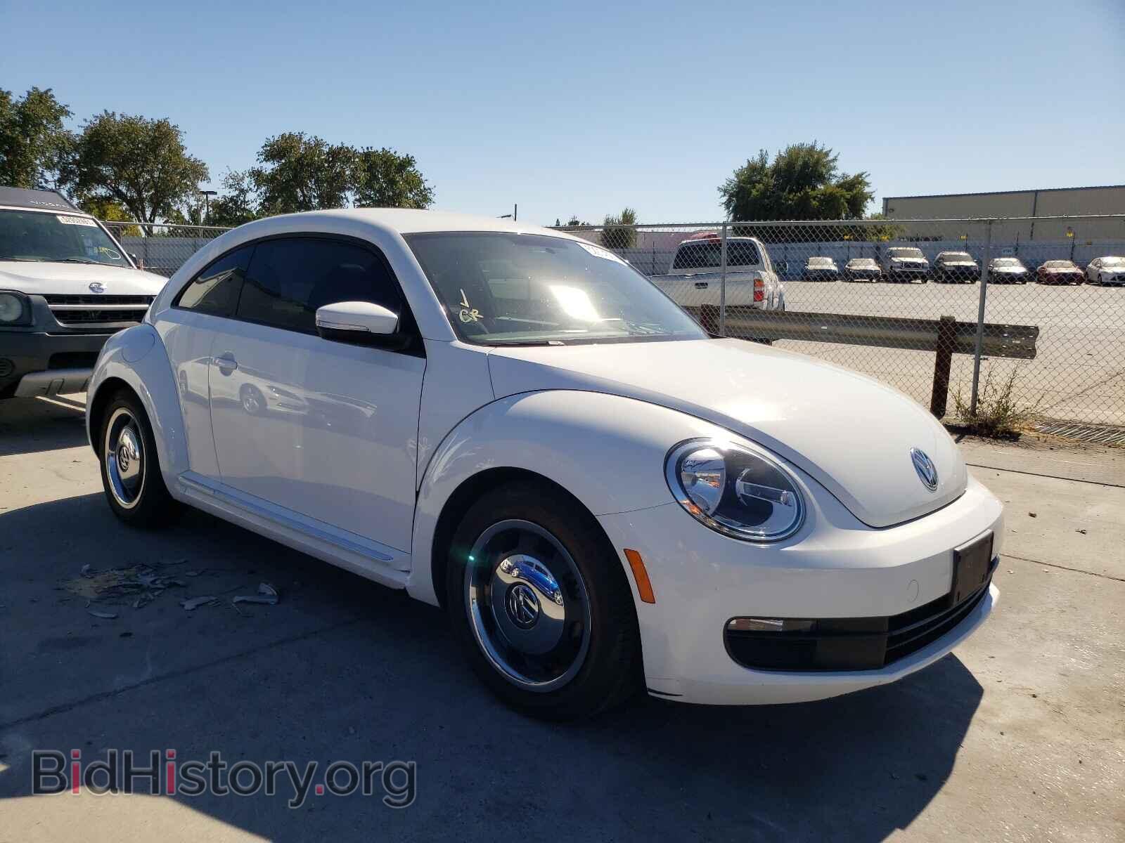Photo 3VWJP7AT2CM622826 - VOLKSWAGEN BEETLE 2012