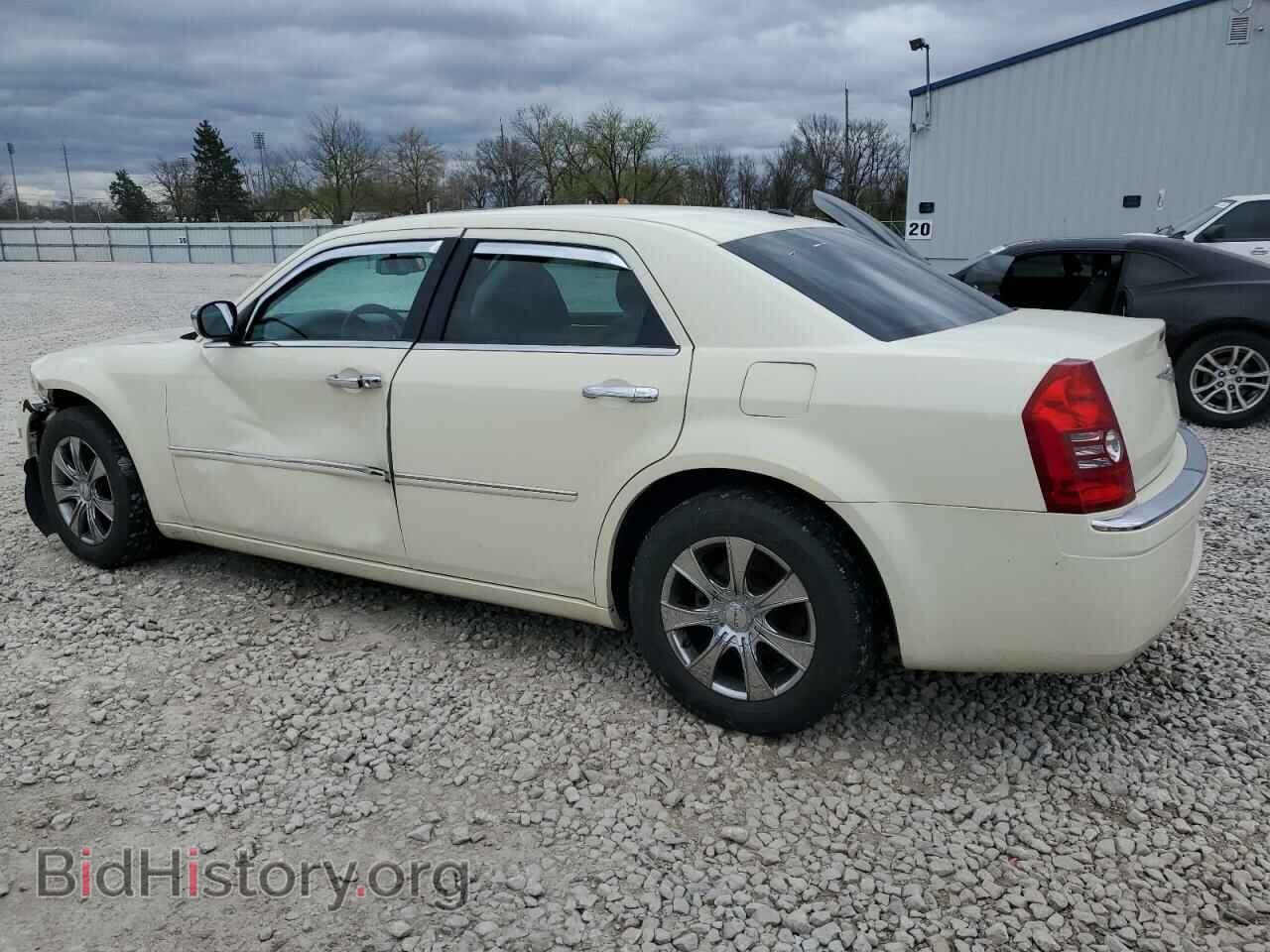 2010 CHRYSLER 300 - VIN: 2C3CA3CV1AH319704 - Фото 2