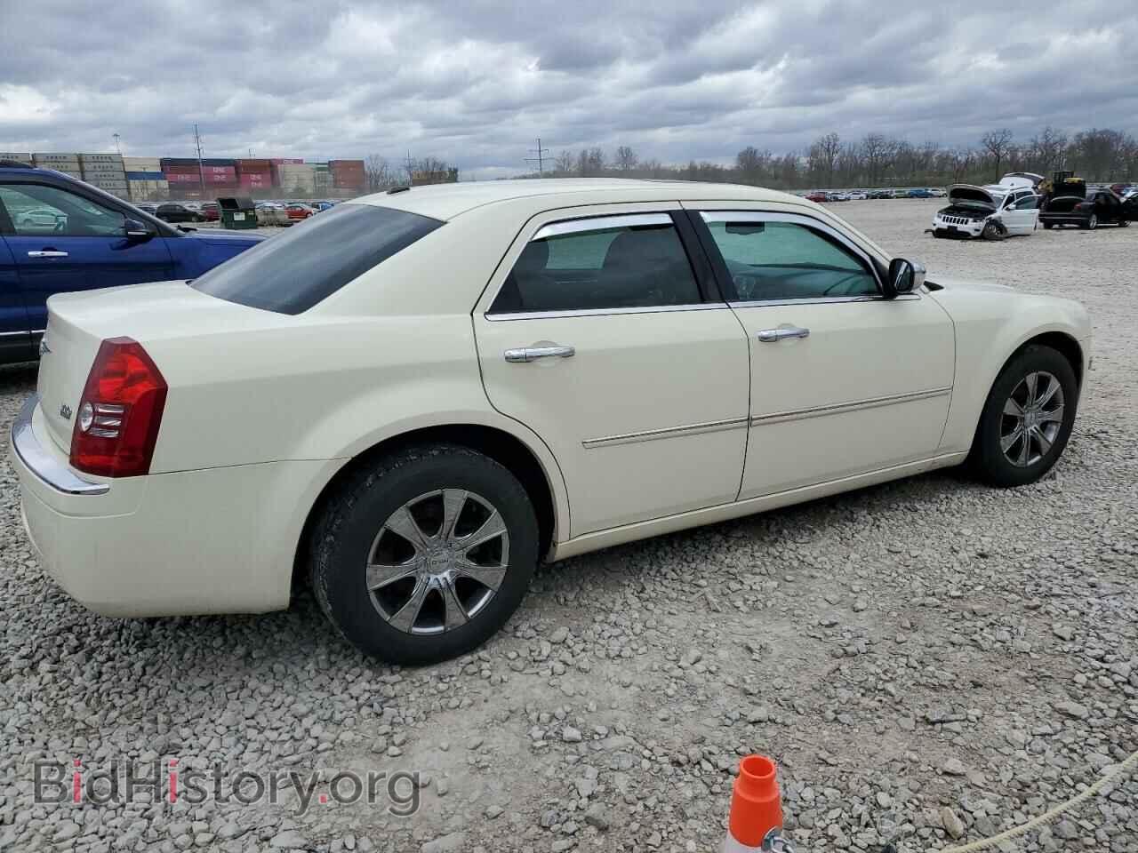 2010 CHRYSLER 300 - VIN: 2C3CA3CV1AH319704 - Фото 3