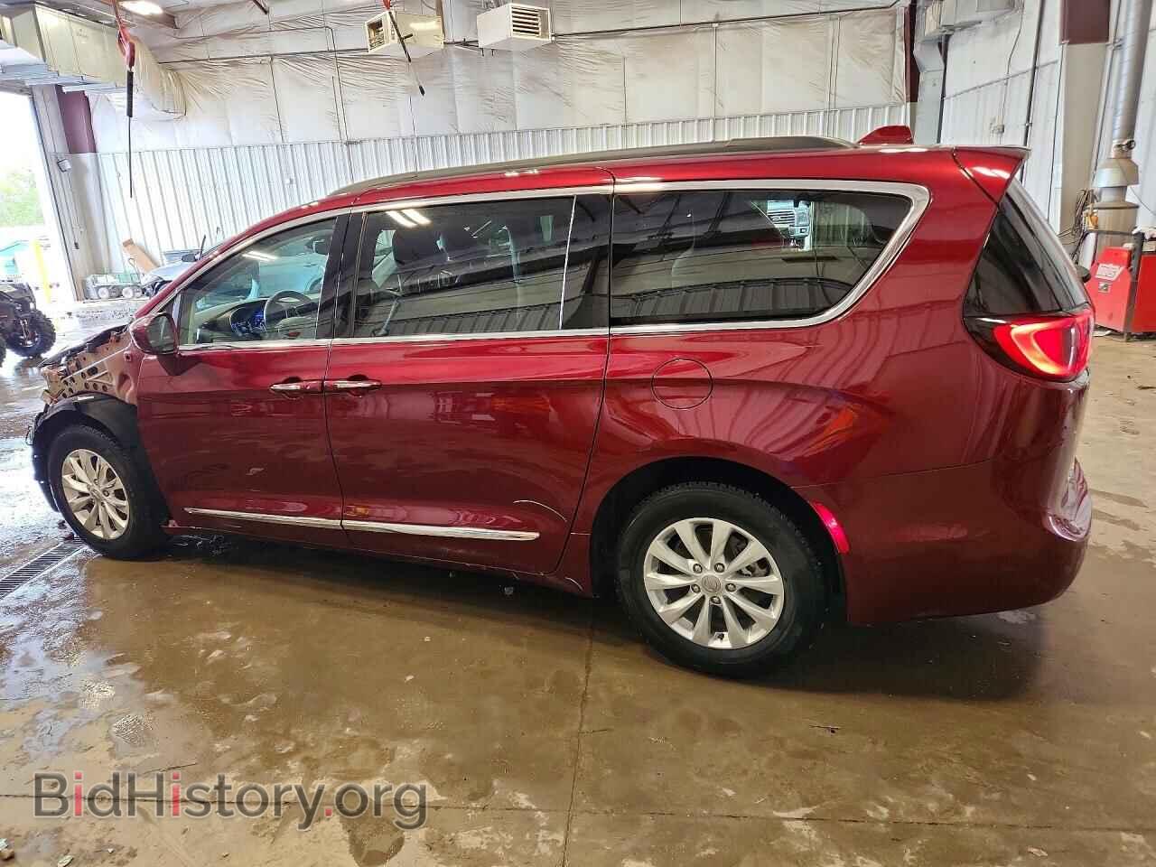 2017 CHRYSLER All Models - VIN: 2C4RC1BG9HR509441 - Фото 2