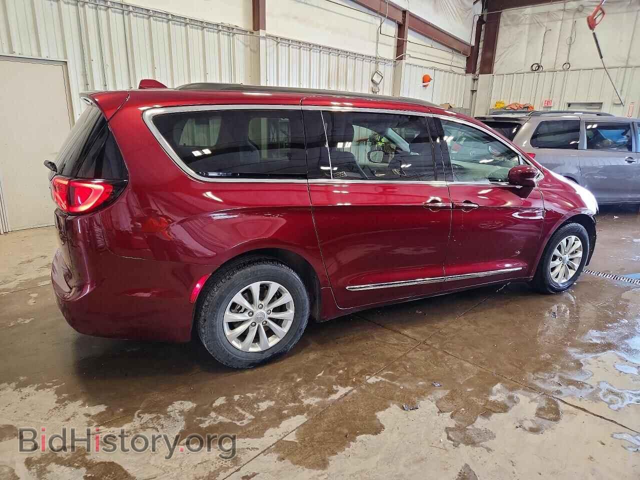 2017 CHRYSLER All Models - VIN: 2C4RC1BG9HR509441 - Фото 3