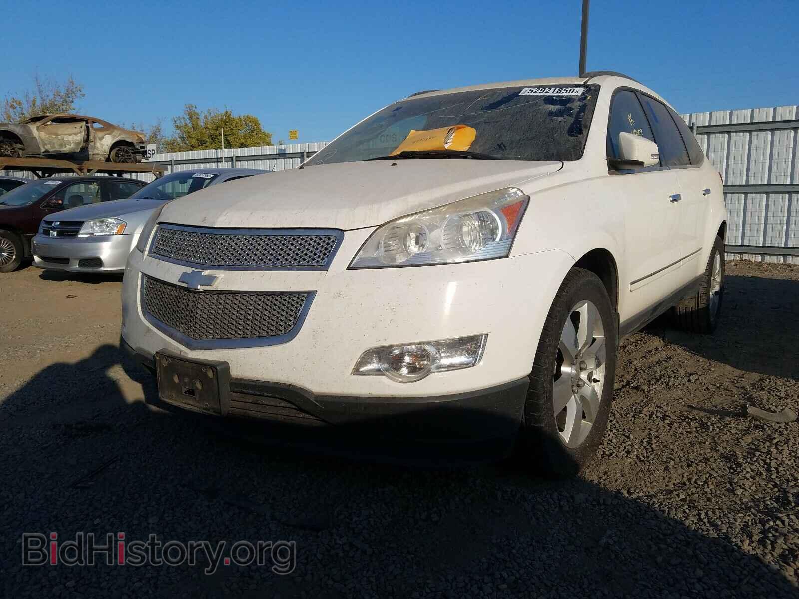 2012 CHEVROLET TRAVERSE - VIN: 1GNKVLED7CJ119077 - Фото 2